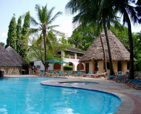 Poolansicht Pinewood Beach Resort